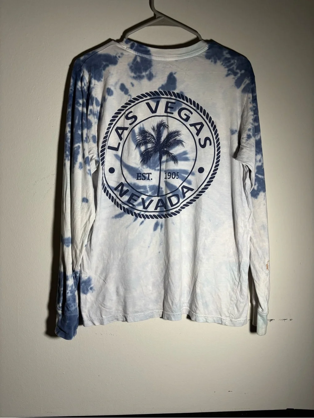 Southern Spirit Women’s Long-Sleeve Tie-Dye Pocket Tee - Blue/White